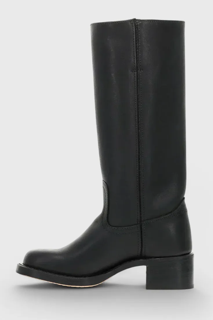 Grace Modern Classic Boots for All-Season Wear